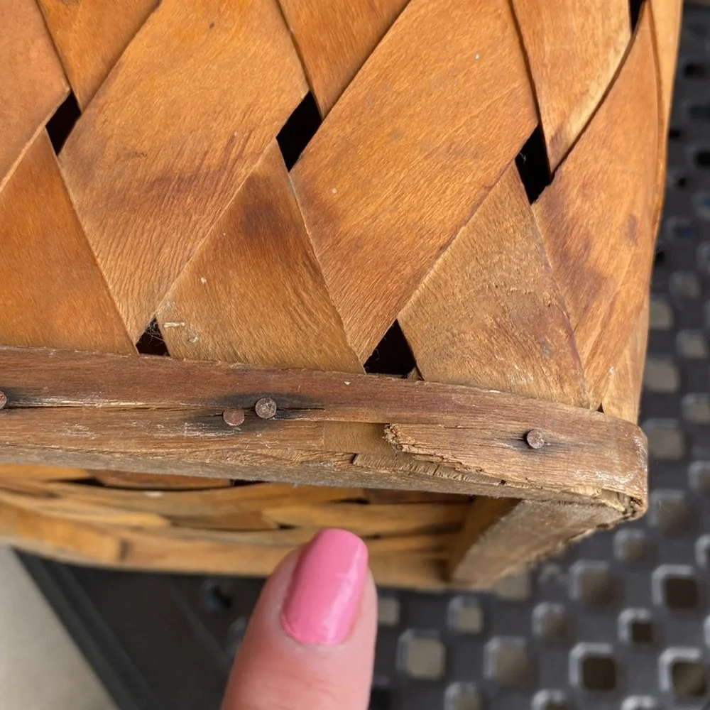 Vintage Woven Picnic Basket - Brown!